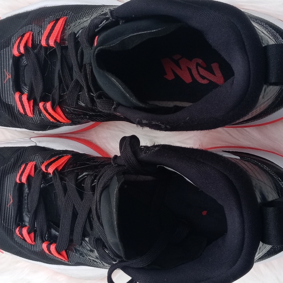 JORDAN ZION 1 BLOODLINE SNEAKERS Men size 6, Woman size 7.5 Dated 3/30/… - Picture 10 of 14